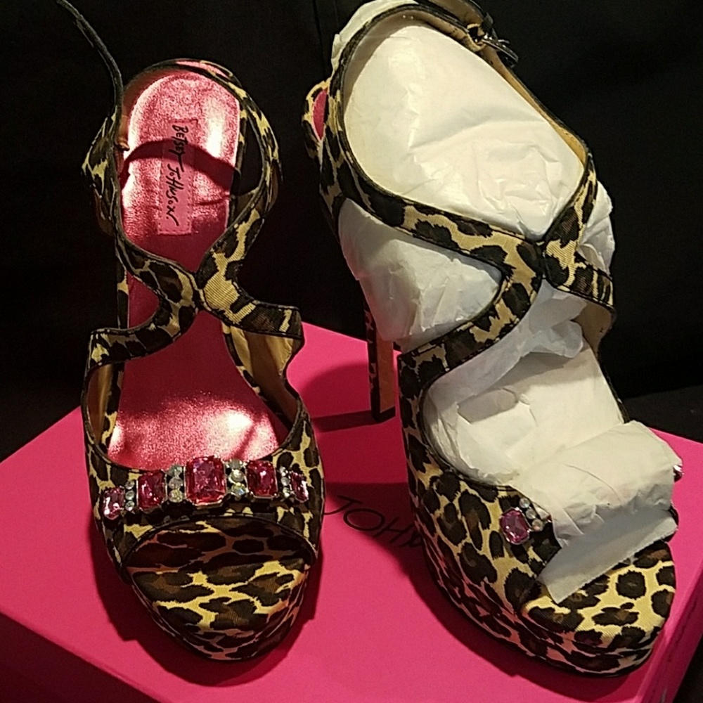 NWOT Betsey Johnson Eloise Heels, Sz 10.